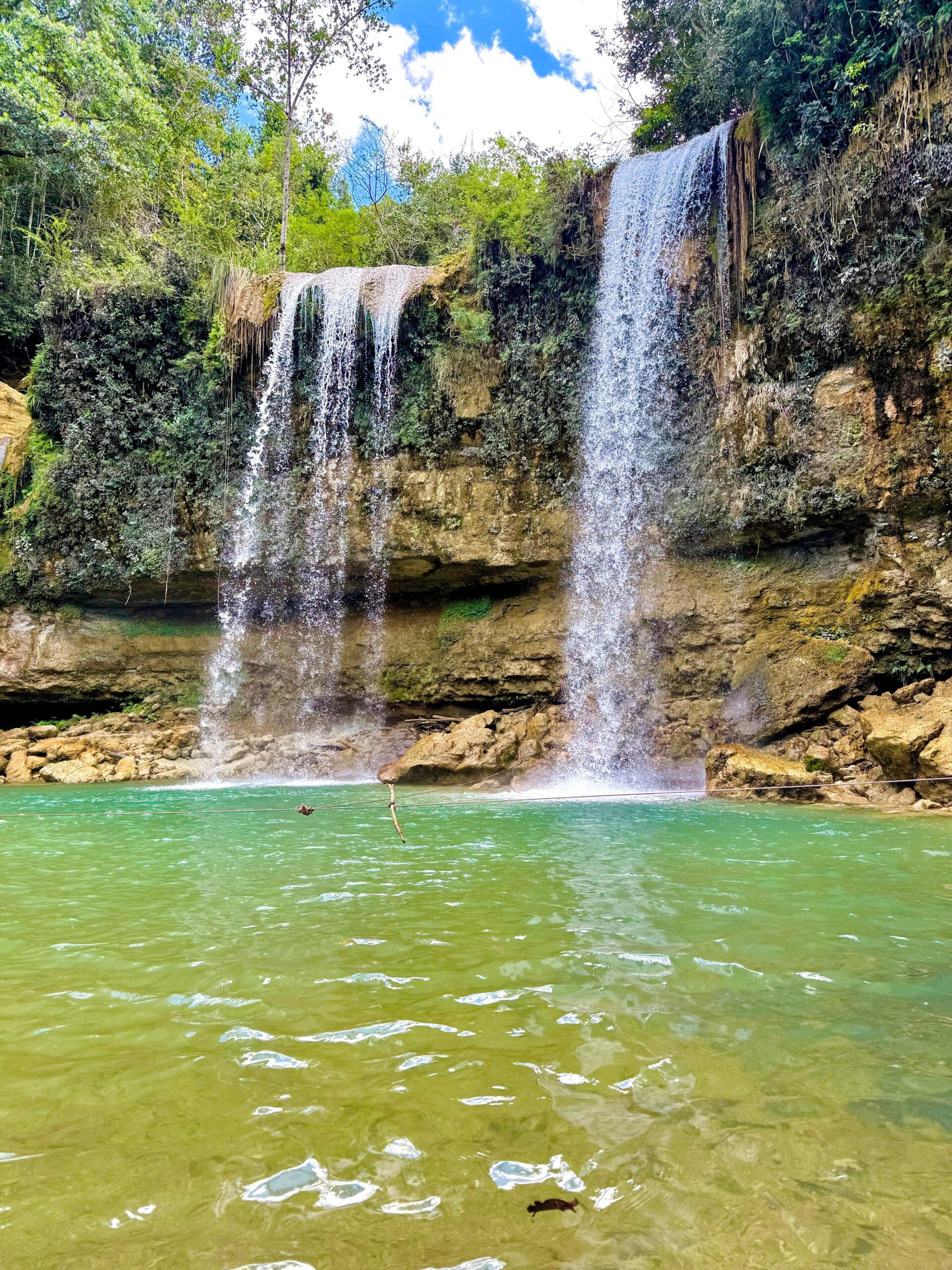 Pasaporte Aventurero descubre la magia de Bayaguana: ríos, saltos y adrenalina sobre ruedas