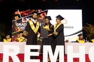 UNIREMHOS gradúa 540 profesionales de grado y postgrado